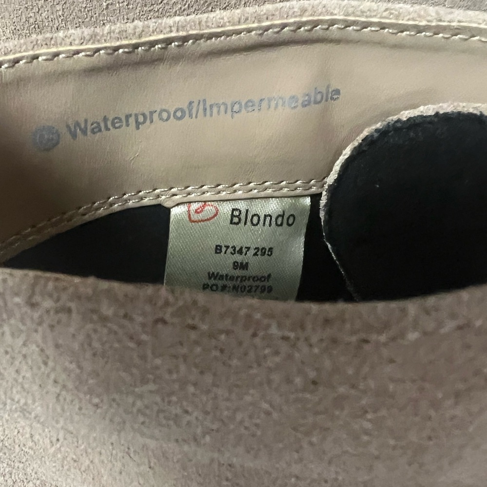 WORN ONCE WATERPROOF BOOTS - Picture 6 of 9